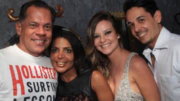 Imagem João Henrique beija muito e se diverte na boate Ego