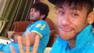Imagem Neymar posta foto jogando vídeo game com Alexandre Pato
