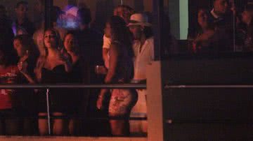 Imagem Ronaldinho Gaúcho curte show com mesma morena de Salvador