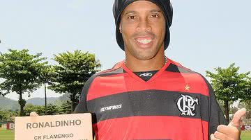 Imagem Fla promete devolver dinheiro de tijolinhos comprados por Ronaldinho