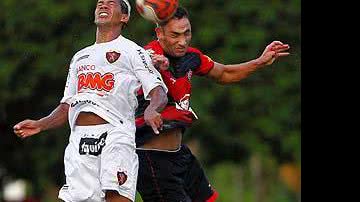 Imagem Vitória e Sport duelam por vaga no G4