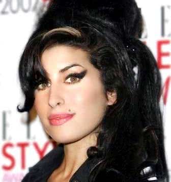 Imagem Música inédita de Amy é divulgada