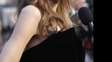 Imagem Angelina Jolie está subnutrida, diz médico