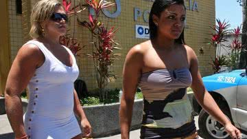 Imagem Mulher baleda dentro do carro de Adriano acusa jogador