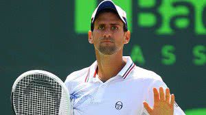Imagem Djokovic: jogo exibição com empurrão do governo