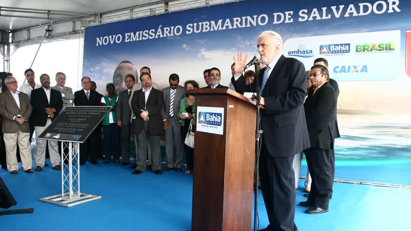 Imagem Wagner inaugura emissário submarino da Boca do Rio