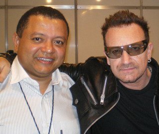 Imagem Líder do U2 elogia Lei da Ficha Limpa