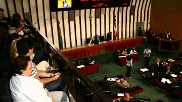 Imagem Deputados aprovam reajuste para os professores estaduais