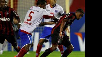 Imagem Bahia vence o Atlético (PR) na Arena da Baixada