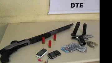 Imagem Mulher é presa com armas e munições em Feira de Santana