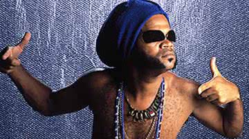 Imagem Carlinhos Brown comanda cortejo O Zárabe na festa de Yemanjá