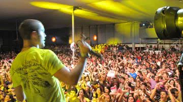Imagem Levi Lima canta e encanta na Área Verde do Othon