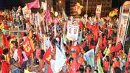Imagem Petistas fazem da chegada de Lula um carnaval 