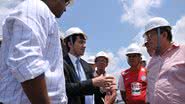 Imagem Prefeito confere andamento do Centro de Treinamento do Bahia em Camaçari