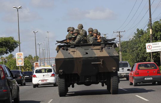 Imagem Militares do Rio de Janeiro e veículos blindados já estão em Salvador