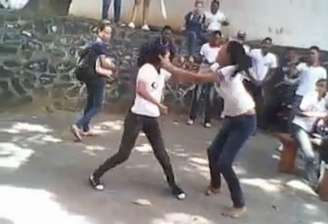Imagem Escola pública se manifesta sobre “luta livre” de alunas