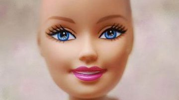 Imagem Na internet, grupo pede Barbie careca
