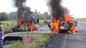 Imagem Quatro mortes em acidente na BA 020