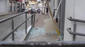 Imagem Iguaí: bandidos explodem caixas no BB