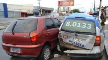 Imagem Feira de Santana: motorista embriagado bate o carro em viatura 