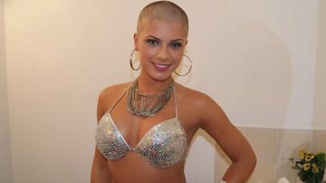 Imagem Depois de raspar a cabeça, Panicat Babi fecha com a 'Playboy'