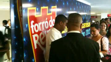 Imagem Começa a entrega das camisas do Forró do Reino