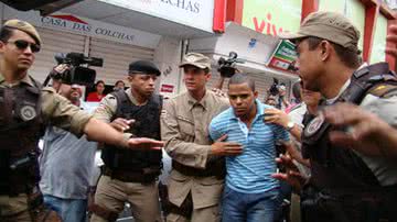 Imagem Assaltante se entrega após fazer dois reféns em Camaçari