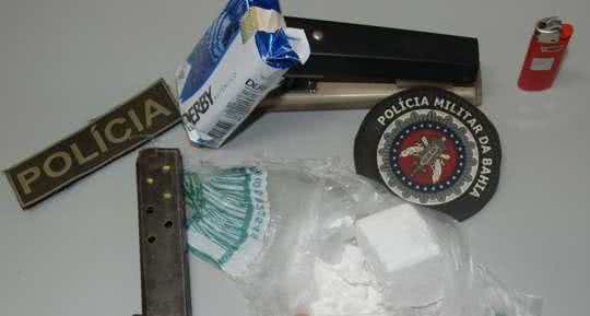 Imagem Garota é apreendida com cocaína e munição