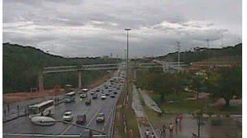 Imagem  Acidente entre ônibus e carro no Garcia
