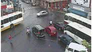 Imagem  Carro roda na pista e colide com poste na Lucaia