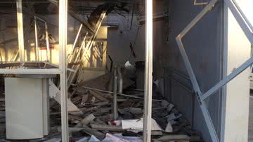Imagem Bandidos explodem agência e roubam R$ 17 mil em Chorrochó 