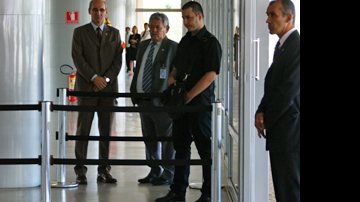 Imagem Segurança do Palácio do Planalto detém homem armado
