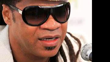 Imagem Carlinhos Brown embarca para Los Angeles