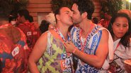 Imagem Dicesar troca beijos com rapaz em camarote de Salvador