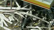 Imagem Carro explode em posto de gasolina no RJ