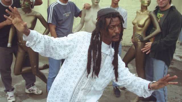 Imagem Ex-vocalista do Cidade Negra é baleado no Rio 