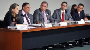 Imagem Ferrovia Oeste-Leste tem indícios de irregularidades graves