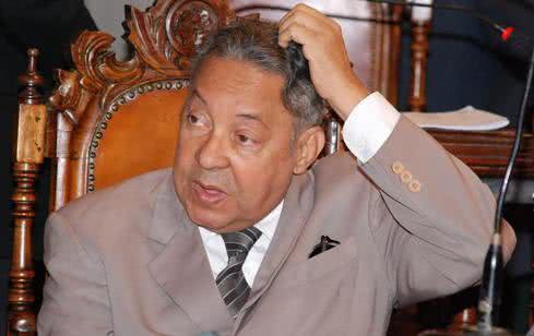 Imagem Sandoval tenta reeleição, mas não se esquece das contas de João Henrique 