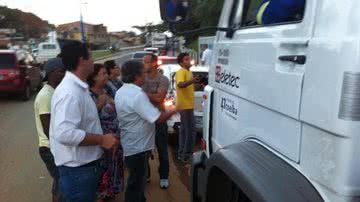 Imagem Poste desaba sobre quatro veículos no Imbuí
