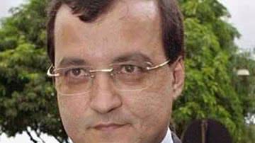 Imagem Orientado por advogado, Cachoeira fica calado em CPI