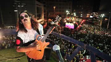 Imagem Moraes Moreira revive o encontro de trios