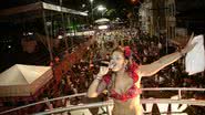 Imagem Viviane Tripodi esbanja sensualidade na avenida