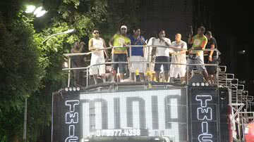 Imagem Foliões se rendem ao samba do Fora da Mídia