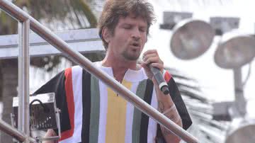 Imagem Saulo agita foliões com a Banda EVA