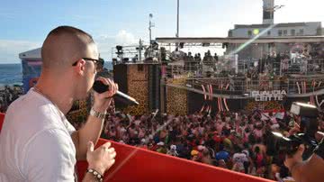 Imagem Lucenzo do Kuduro canta com Claudinha na Barra