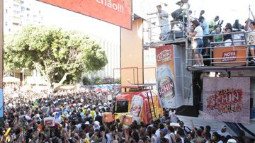 Imagem Eva faz pipoca pular na Avenida