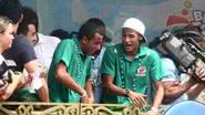 Imagem Neymar e Lucas curtem carnaval na Avenida