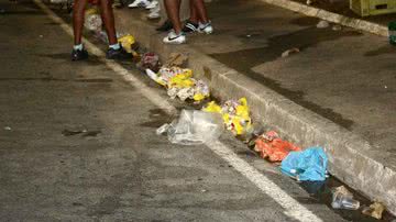 Imagem Ruas vazias e sujas no último dia de Carnaval