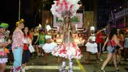 Imagem Carlinhos Brown agita a multidão com seu Camarote