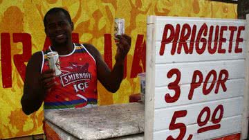 Imagem “Carnaval é pra rico”, diz ambulante